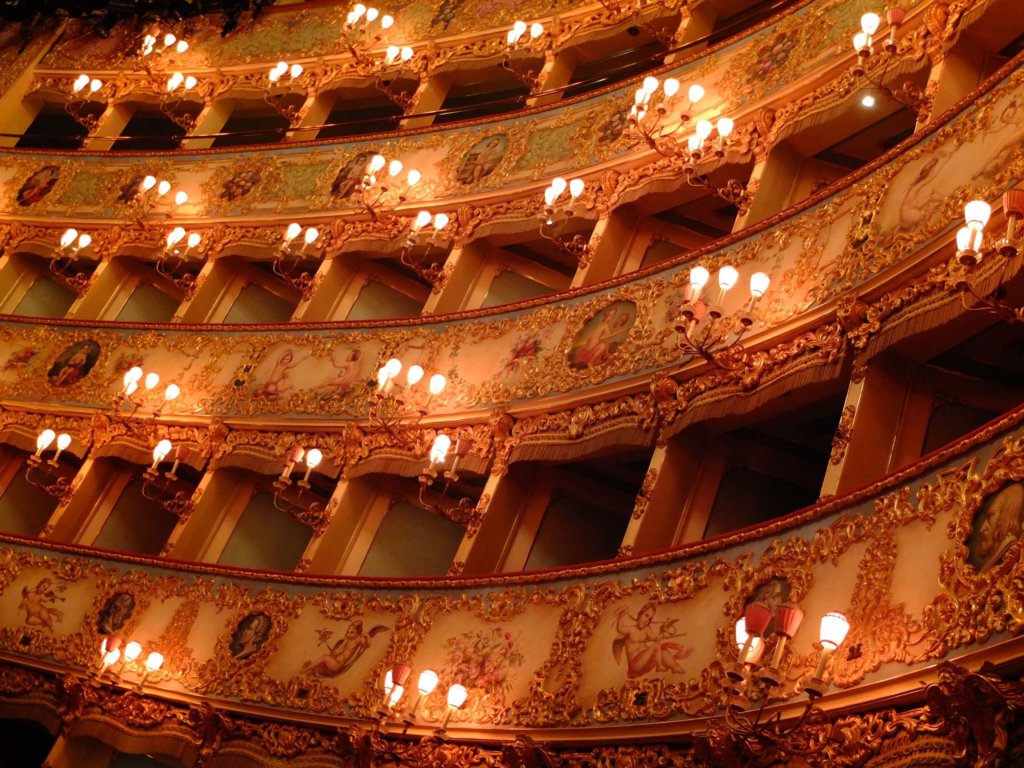 la fenice balcons venise