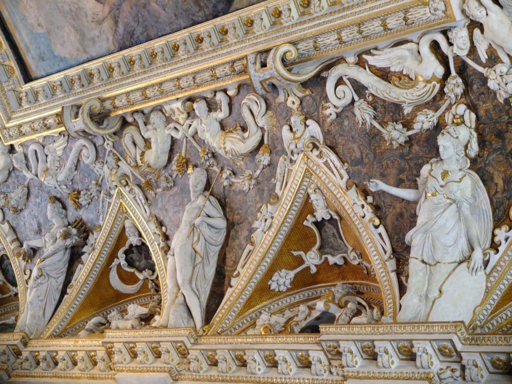 palais des doges sculpture