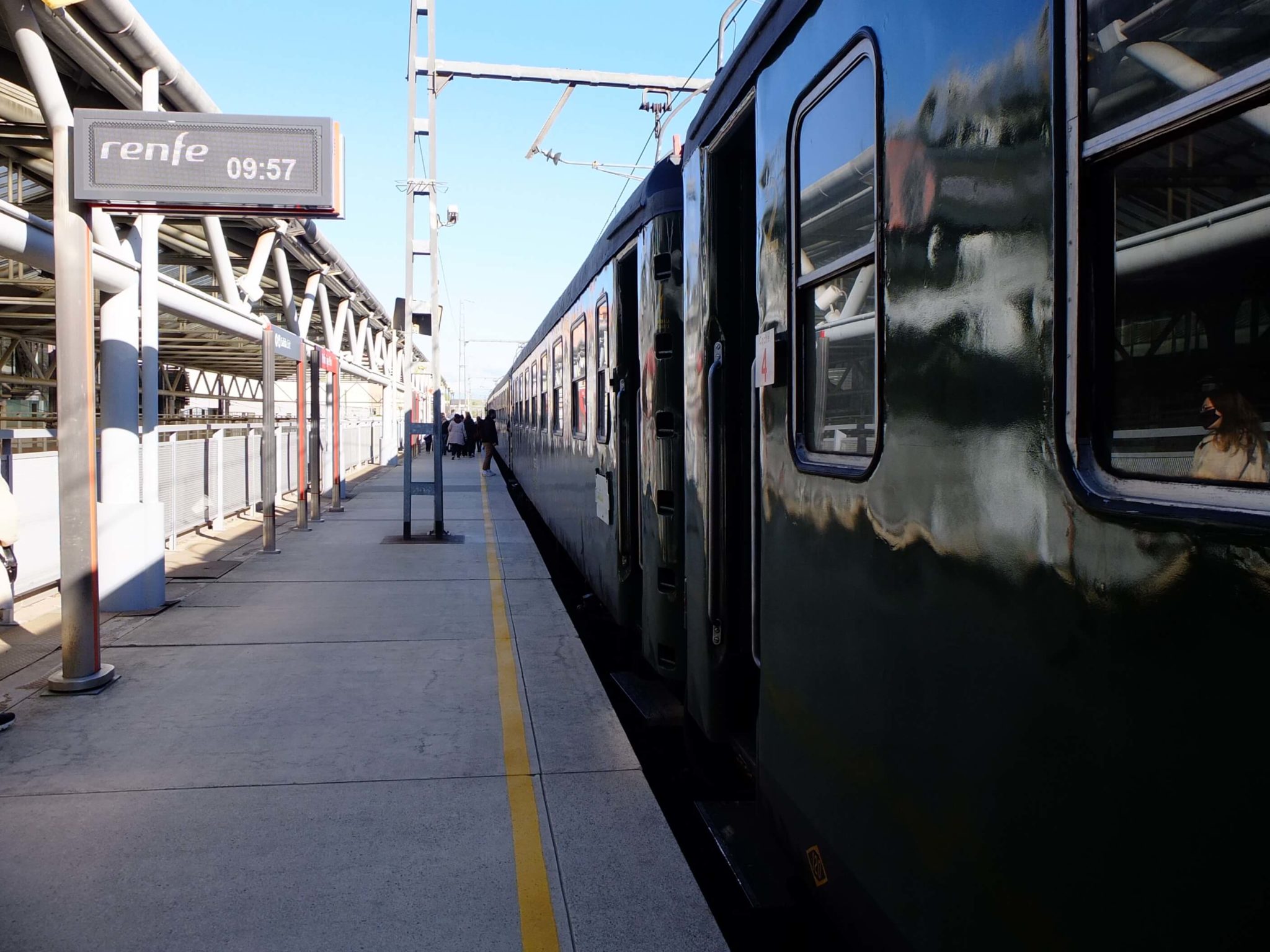 tren-de-felipe-ii-un-train-historique-direction-el-escorial-first