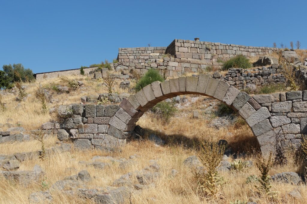 ruines de l'acropole en été bergama